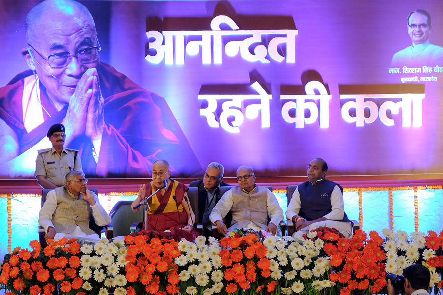 His Holiness the Dalai Lama speaking on The Art of Happiness in Bhopal, Madhya Pradesh