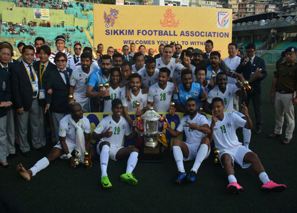 Mohun Bagan Lifts the trophy