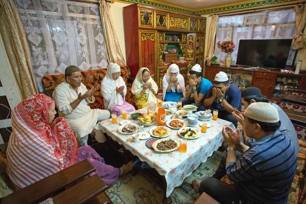 A Tibetan Muslim Family Celebrating Ramadan