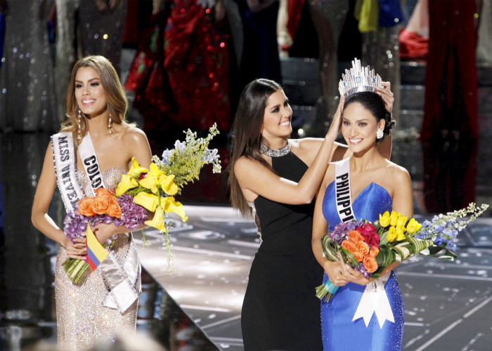 Miss Universe 2015 Host Announces Wrong Winner on Stage!