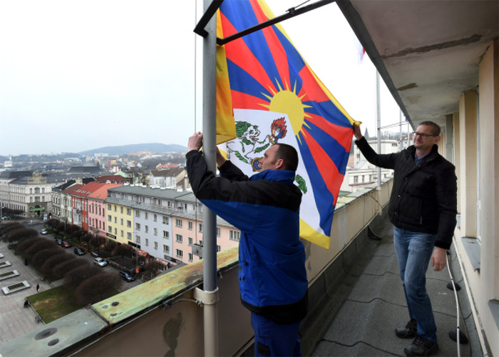 Czech Rallies For Free Tibet With 740 Town Halls Hoisting Tibetan Flags