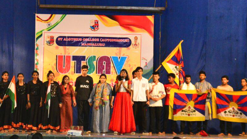 Tibetan youth peforms drama about tibet at college