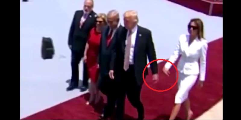 US First Lady Refuses President Trump's Handhold