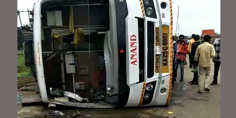 A Tibetan Woman Killed, Over 10 Injured in a Bus Mishap