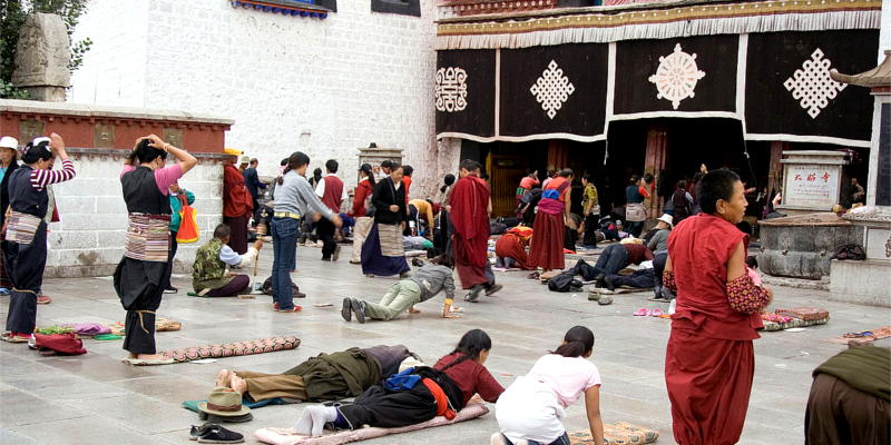 China Bans Tibetan Students from Religious Activities