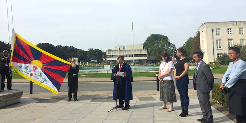 A Town Hall in London Hoists the Tibetan Flag for the First Time