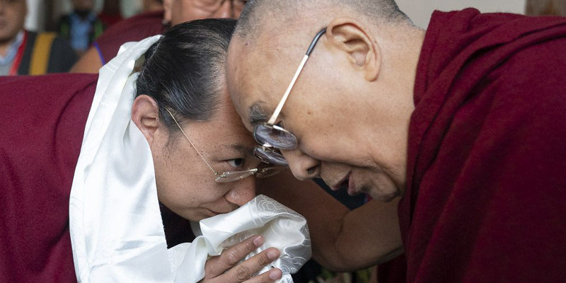 In Unity, Tibetans Should Follow the Path Shown by Dalai Lama