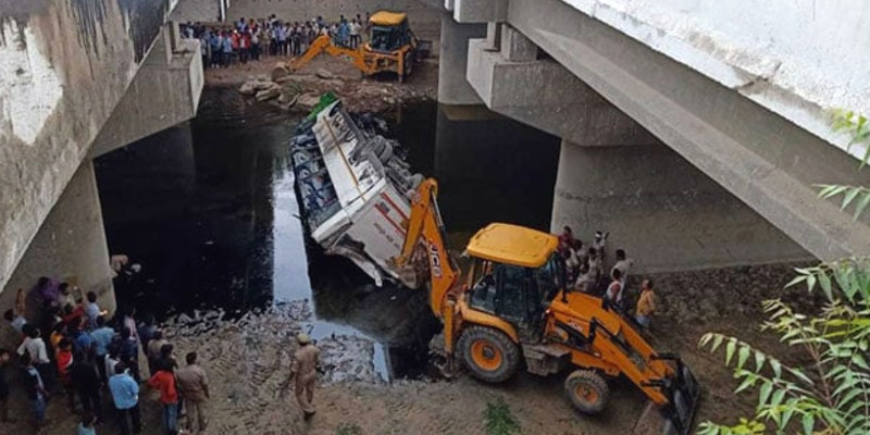 As Driver Dozes, Bus Falls off Expressway and Claims 29 Lives