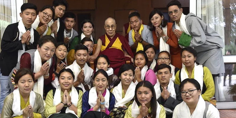 Dalai Lama Encourages Young Tibetans to Work in Their Community