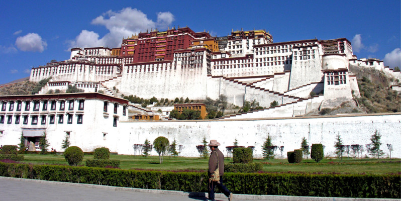 Tibet's Potala Palace Opens for Visitors After 4 Months