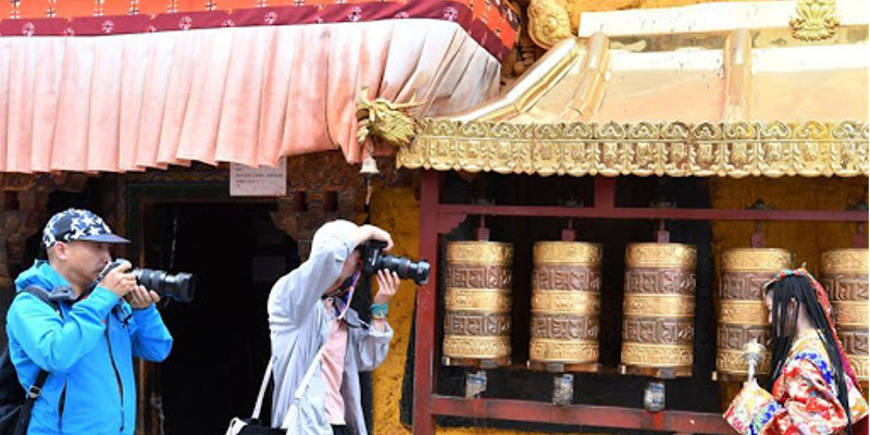 Tibetans Barred Entry But Chinese Tourists Can Visit Lhasa’s Holy Site!