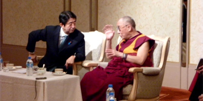 Dalai Lama Sends Prayers for Japanese PM Retiring on Poor Health