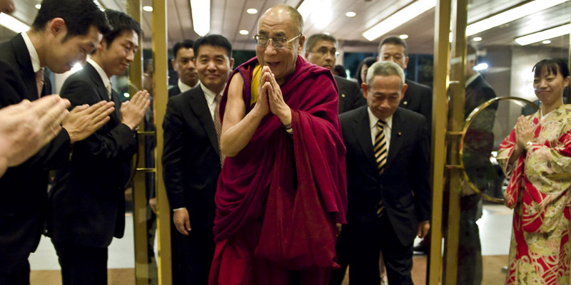Dalai Lama Urges to Make Achieving Peace the Centerpiece