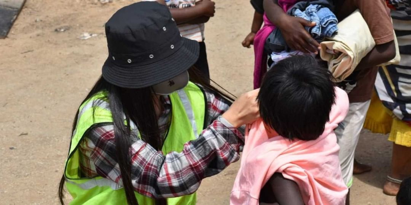 Tibetan students from Bangalore distributed dry rations to 113 homes.