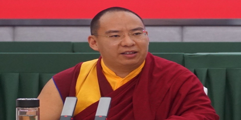 Panchen Lama has warned Tibetan Buddhists to keep away from separatist forces.