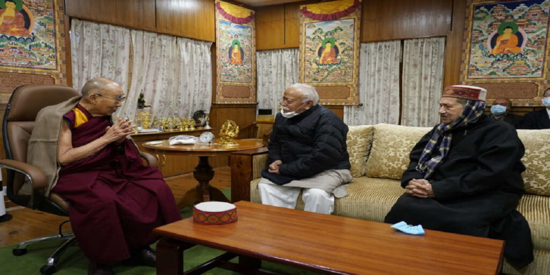 RSS chief meets H.H. the Dalai Lama and expresses his support for Tibet.